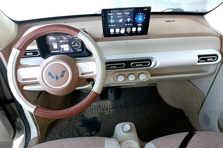 Used Wuling Hongguang MINIEV 2024 3rd Generation 215km Youth Edition Center Console