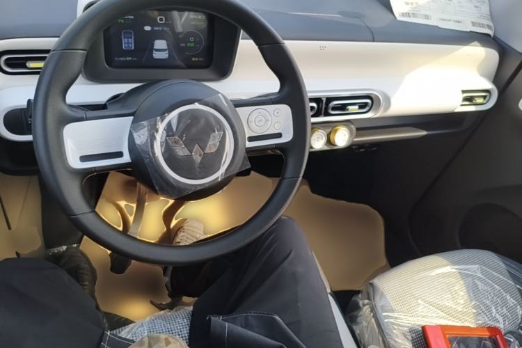 Used Wuling Hongguang MINIEV 2024 3rd Generation 215km Youth Edition Center Console