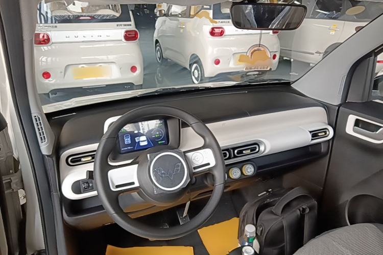 Used Wuling Hongguang MINIEV 2024 3rd Generation 215km Youth Edition Center Console