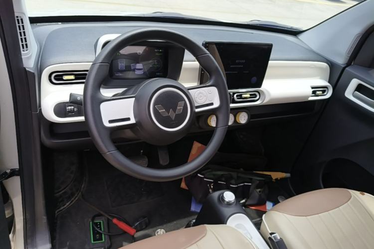 Used Wuling Hongguang MINIEV 2024 3rd Generation 215km Youth Edition Center Console