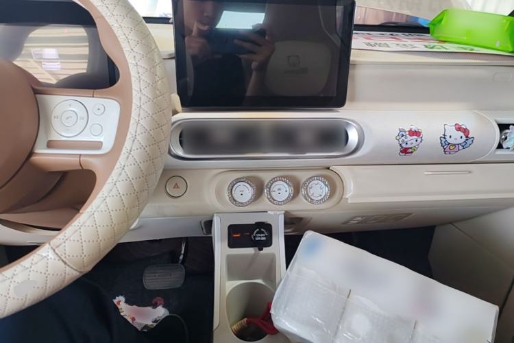 Used Wuling Hongguang MINIEV 2024 3rd Generation 215km Youth Edition Center Console