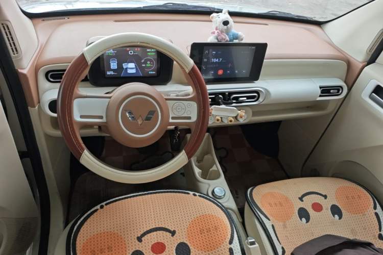 Used Wuling Hongguang MINIEV 2024 3rd Generation 215km Youth Edition Center Console