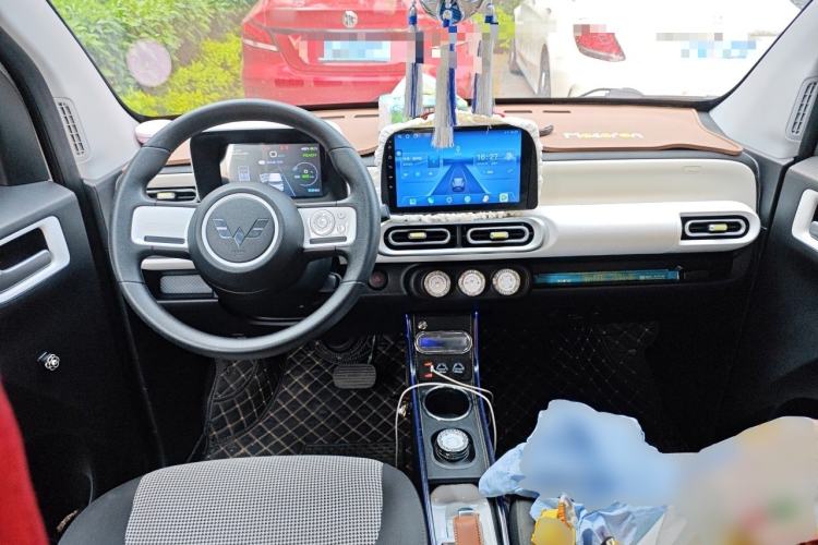 Used Wuling Hongguang MINIEV 2024 3rd Generation 215km Youth Edition Center Console