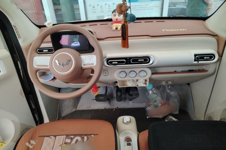 Used Wuling Hongguang MINIEV 2024 Third Generation 120 km Center Console