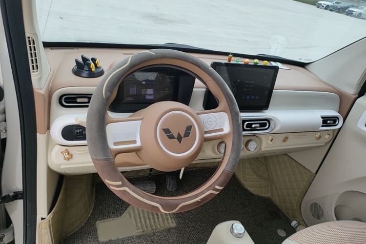 Used Wuling Hongguang MINIEV 2024 3rd Generation 215km Youth Edition Center Console