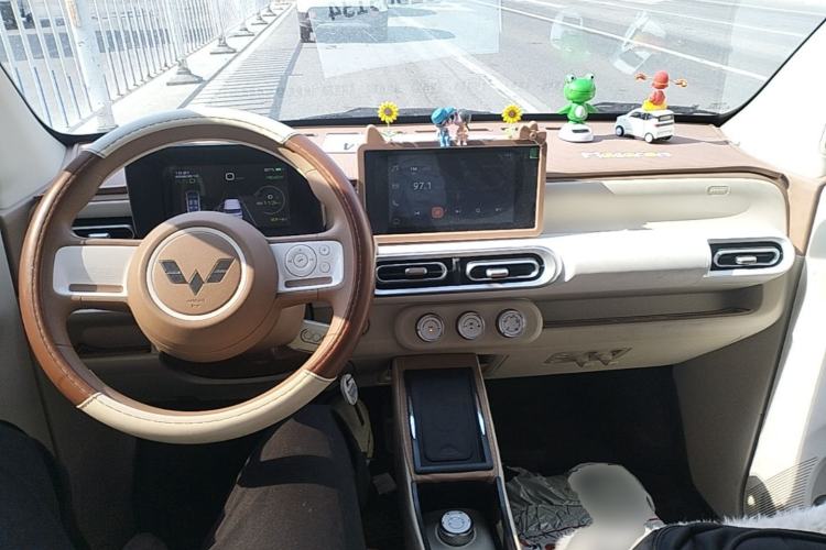 Used Wuling Hongguang MINIEV 2024 3rd Generation 170 km Center Console