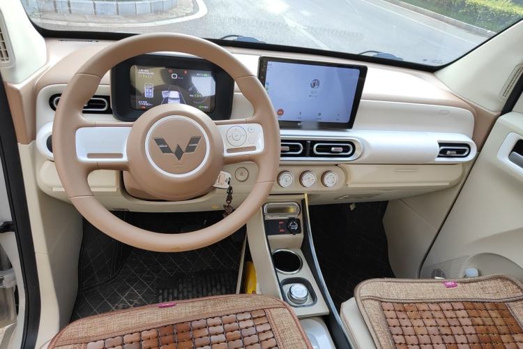 Used Wuling Hongguang MINIEV 2024 3rd Generation 215km Youth Edition Center Console