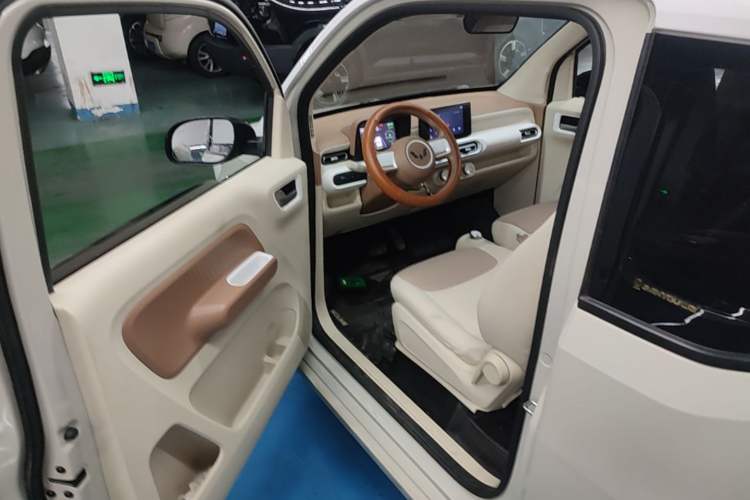 Used Wuling Hongguang MINIEV 2024 3rd Generation 215km Advanced Version Driver Seat