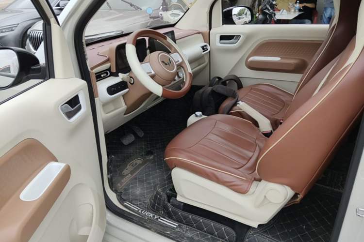 Used Wuling Hongguang MINIEV 2024 3rd Generation 215km Advanced Version Driver Seat