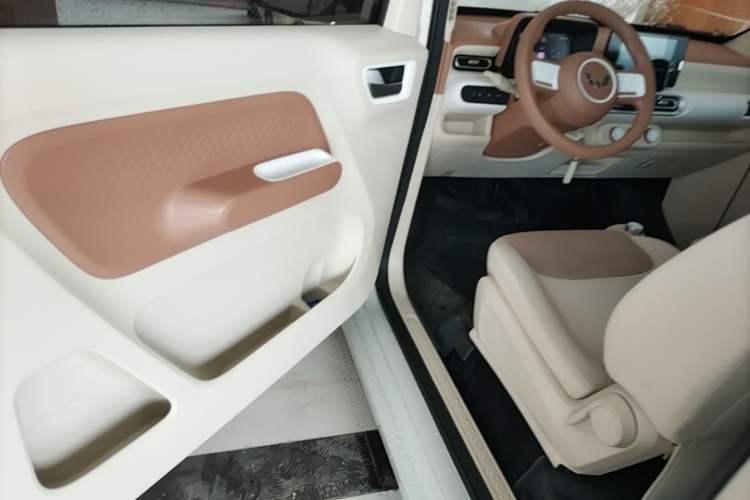 Used Wuling Hongguang MINIEV 2024 3rd Generation 215km Youth Edition Driver Seat
