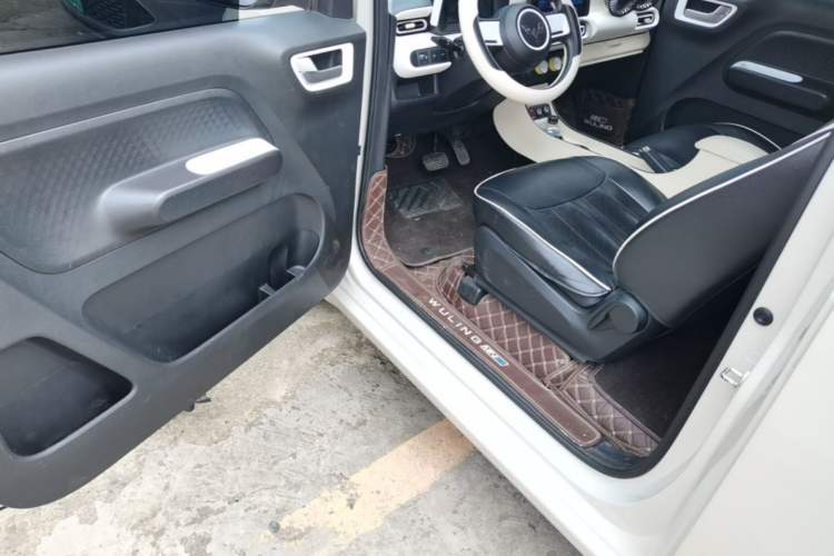 Used Wuling Hongguang MINIEV 2024 3rd Generation 215km Youth Edition Driver Seat