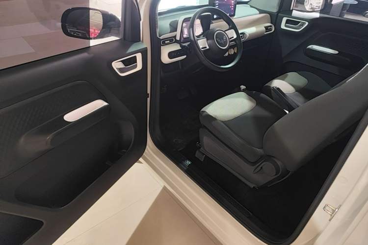 Used Wuling Hongguang MINIEV 2024 3rd Generation 215km Youth Edition Driver Seat