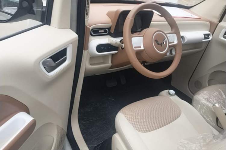 Used Wuling Hongguang MINIEV 2024 3rd Generation 215km Youth Edition Driver Seat