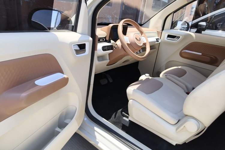 Used Wuling Hongguang MINIEV 2024 3rd Generation 215km Youth Edition Driver Seat