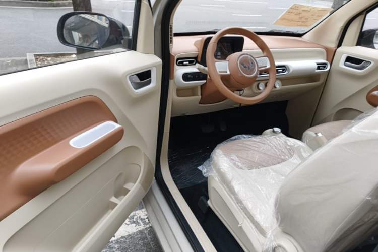 Used Wuling Hongguang MINIEV 2024 3rd Generation 215km Youth Edition Driver Seat