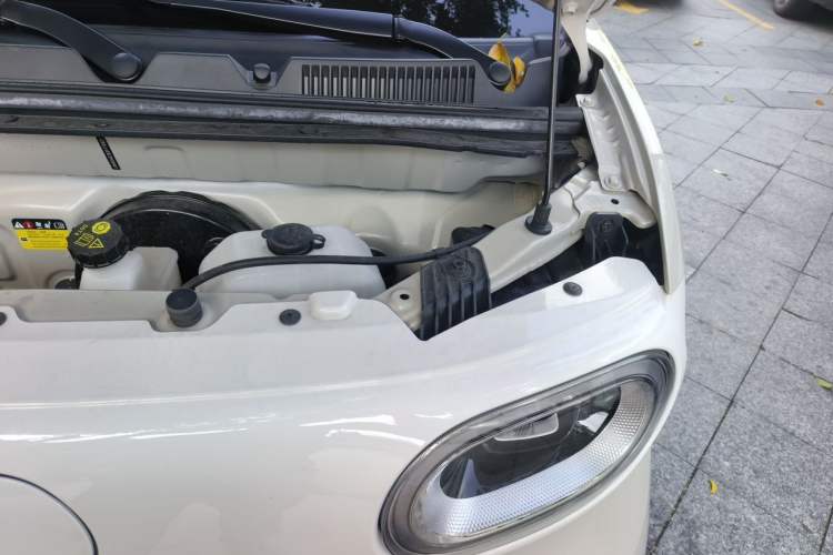 Used Wuling Hongguang MINIEV 2024 3rd Generation 215km Youth Edition Engine Bay Left