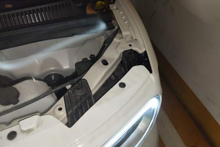 Used Wuling Hongguang MINIEV 2024 3rd Generation 215km Youth Edition Engine Bay Left