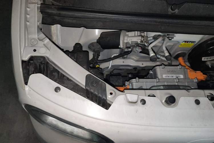Used Wuling Hongguang MINIEV 2024 3rd Generation 215km Advanced Version Engine Bay Right