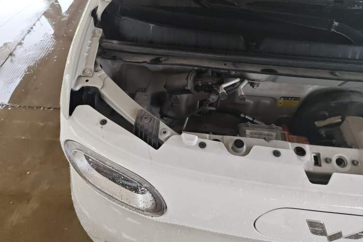 Used Wuling Hongguang MINIEV 2024 3rd Generation 215km Youth Edition Engine Bay Right