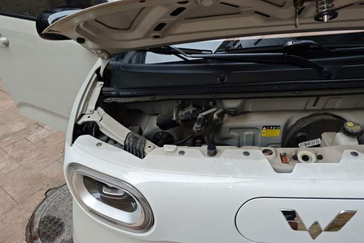 Used Wuling Hongguang MINIEV 2024 3rd Generation 215km Advanced Version Engine Bay Right