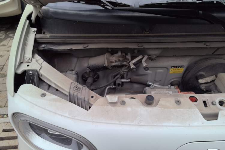 Used Wuling Hongguang MINIEV 2024 3rd Generation 215km Advanced Version Engine Bay Right