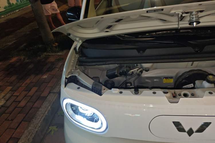Used Wuling Hongguang MINIEV 2024 3rd Generation 215km Advanced Version Engine Bay Right