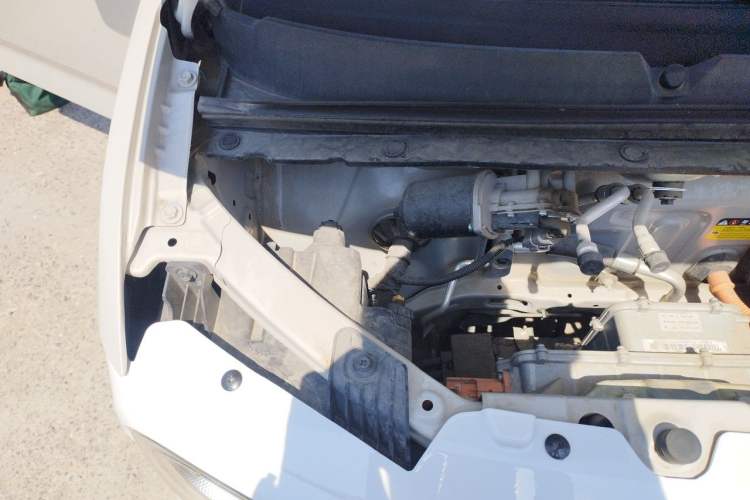 Used Wuling Hongguang MINIEV 2024 3rd Generation 215km Advanced Version Engine Bay Right