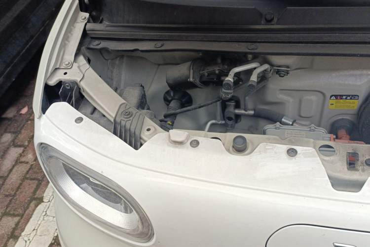 Used Wuling Hongguang MINIEV 2024 3rd Generation 215km Advanced Version Engine Bay Right