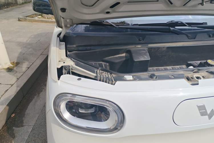 Used Wuling Hongguang MINIEV 2024 3rd Generation 215km Youth Edition Engine Bay Right