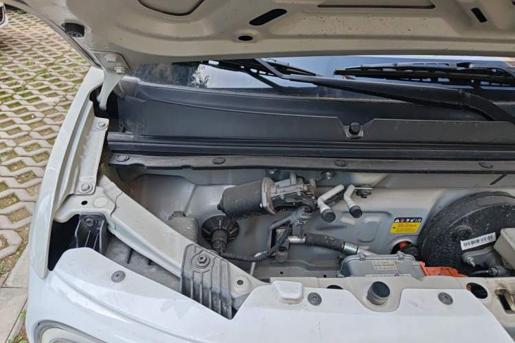 Used Wuling Hongguang MINIEV 2024 3rd Generation 215km Advanced Version Engine Bay Right