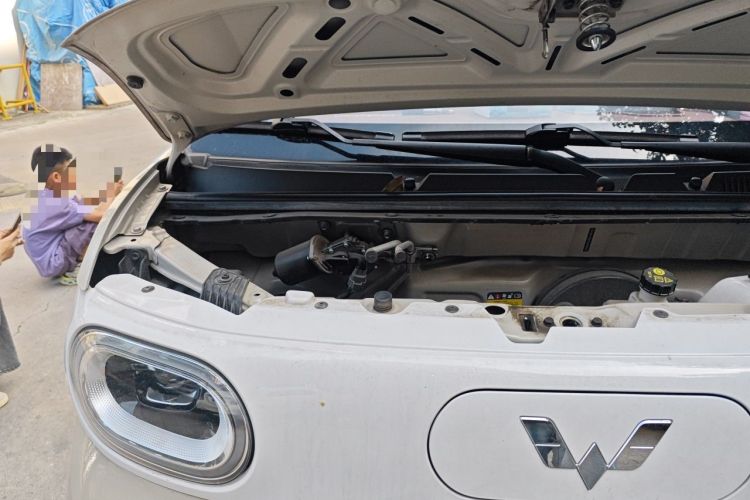 Used Wuling Hongguang MINIEV 2024 3rd Generation 215km Youth Edition Engine Bay Right