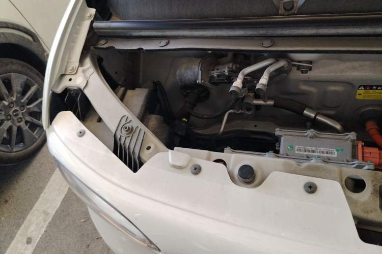 Used Wuling Hongguang MINIEV 2024 Third Generation 120 km Engine Bay Right