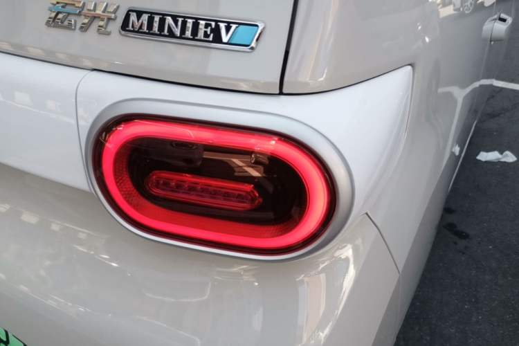 Used Wuling Hongguang MINIEV 2024 3rd Generation 215km Youth Edition Exterior 1
