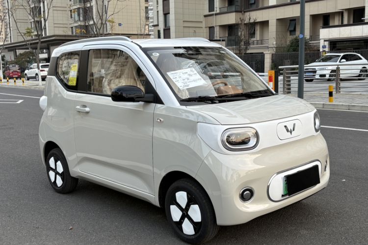 Used Wuling Hongguang MINIEV 2024 3rd Generation 215km Advanced Version Exterior 2