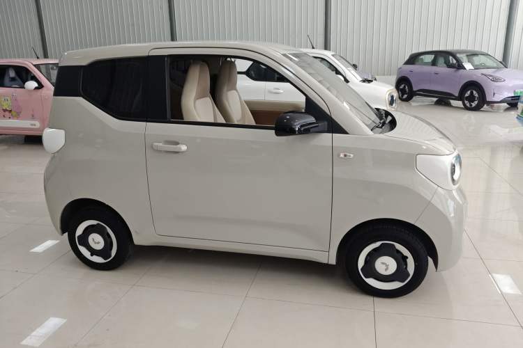 Used Wuling Hongguang MINIEV 2024 3rd Generation 215km Youth Edition Exterior 2