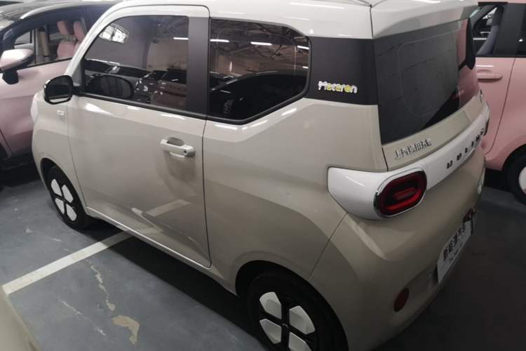 Used Wuling Hongguang MINIEV 2024 3rd Generation 215km Advanced Version Exterior 2