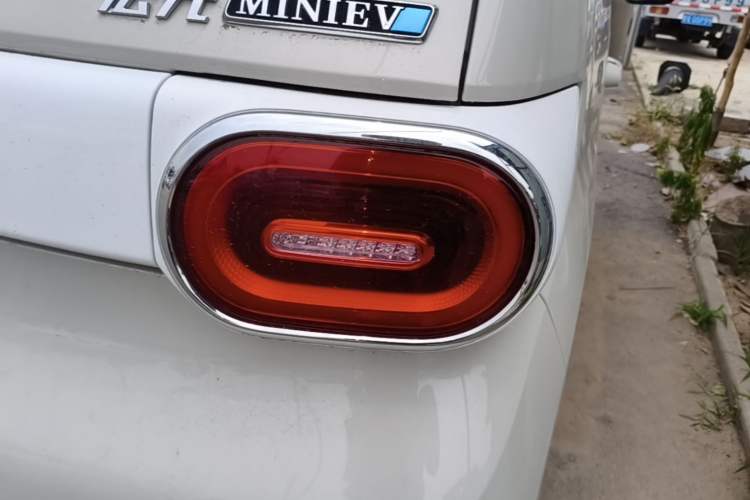 Used Wuling Hongguang MINIEV 2024 3rd Generation 215km Advanced Version Exterior 3
