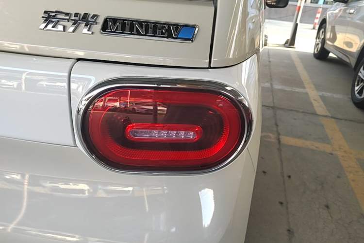 Used Wuling Hongguang MINIEV 2024 3rd Generation 215km Advanced Version Exterior 3