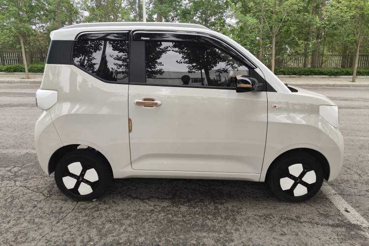 Used Wuling Hongguang MINIEV 2024 3rd Generation 215km Advanced Version Exterior 3