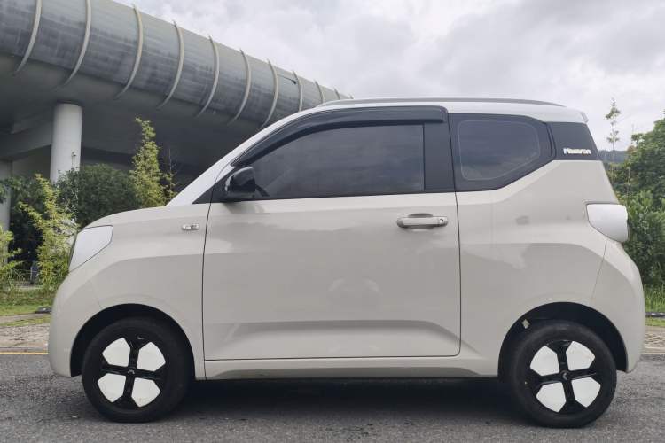 Used Wuling Hongguang MINIEV 2024 3rd Generation 215km Advanced Version Exterior 3