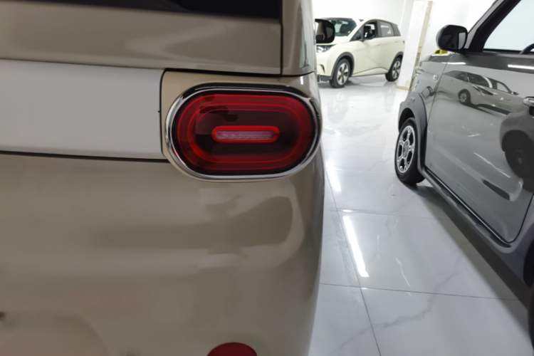 Used Wuling Hongguang MINIEV 2024 3rd Generation 215km Advanced Version Exterior 3