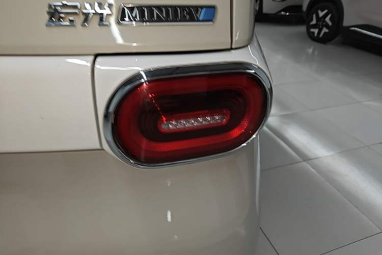 Used Wuling Hongguang MINIEV 2024 3rd Generation 215km Advanced Version Exterior 3
