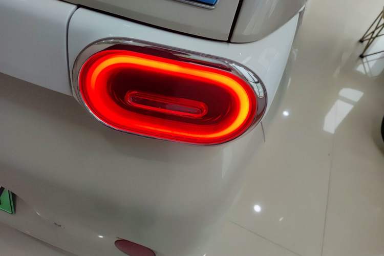 Used Wuling Hongguang MINIEV 2024 3rd Generation 215km Advanced Version Exterior 3