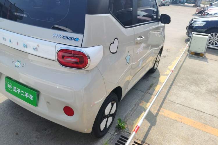 Used Wuling Hongguang MINIEV 2024 3rd Generation 215km Advanced Version Exterior 3