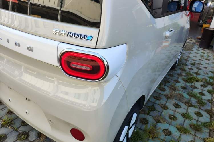 Used Wuling Hongguang MINIEV 2024 3rd Generation 215km Advanced Version Exterior 3