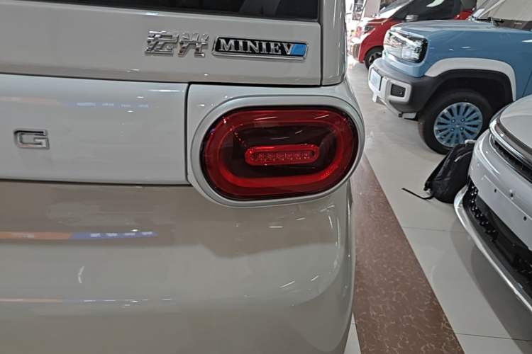 Used Wuling Hongguang MINIEV 2024 3rd Generation 215km Youth Edition Exterior 3