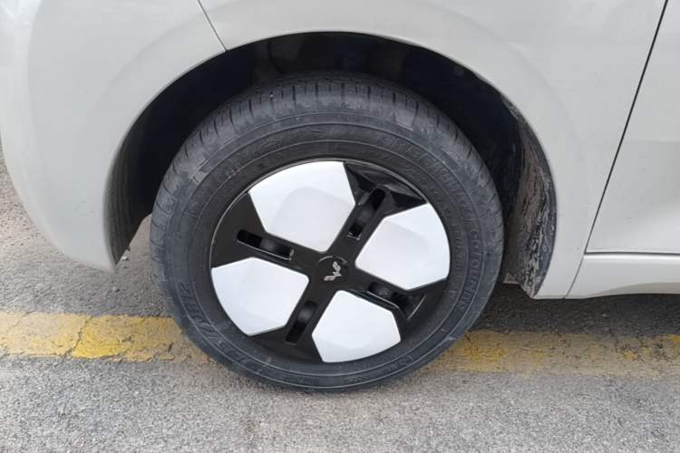 Used Wuling Hongguang MINIEV 2024 3rd Generation 215km Advanced Version Exterior 4