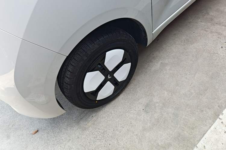 Used Wuling Hongguang MINIEV 2024 3rd Generation 215km Advanced Version Exterior 4