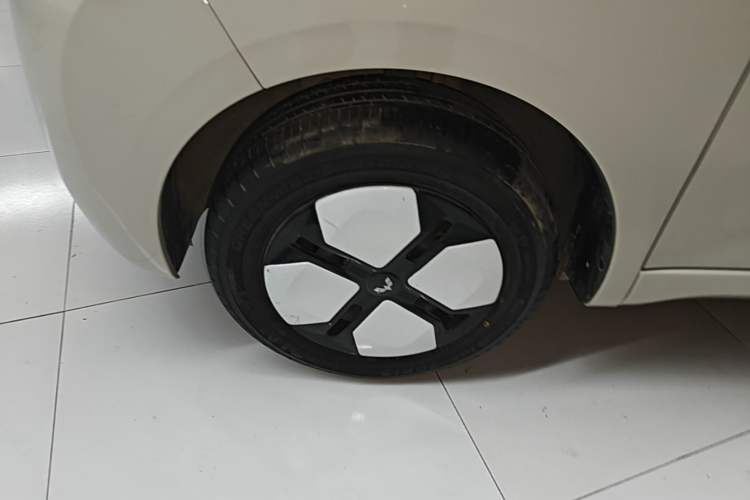 Used Wuling Hongguang MINIEV 2024 3rd Generation 215km Advanced Version Exterior 4