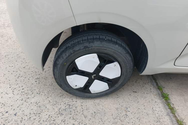 Used Wuling Hongguang MINIEV 2024 3rd Generation 215km Advanced Version Exterior 5